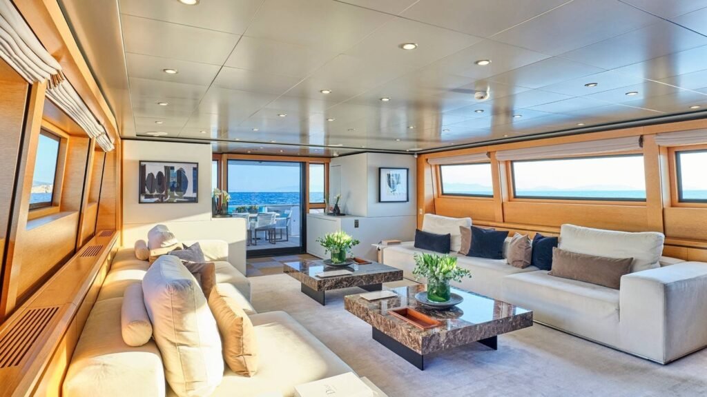 Salon lounge on board LOANA