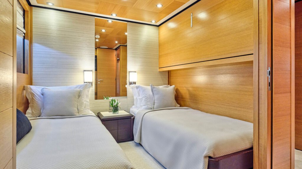 Twin cabin on board LOANA