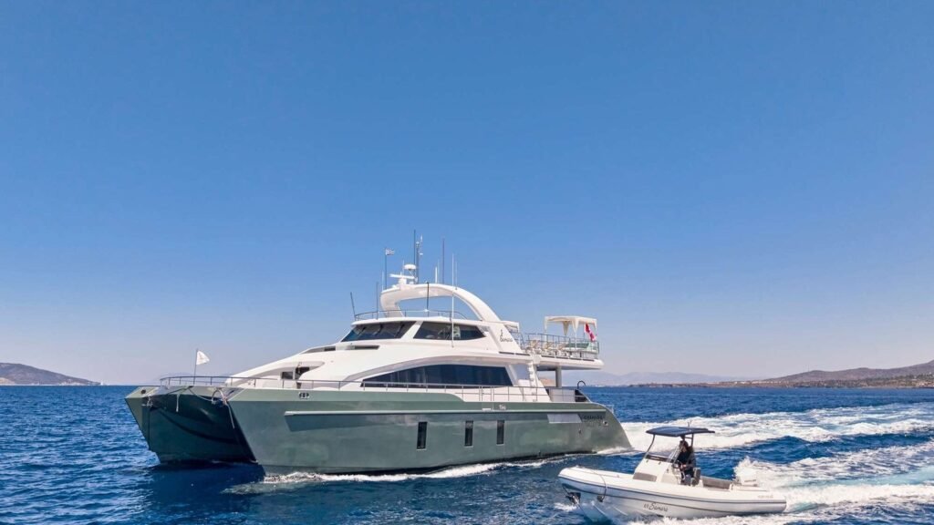SAMARA starboard profile underway