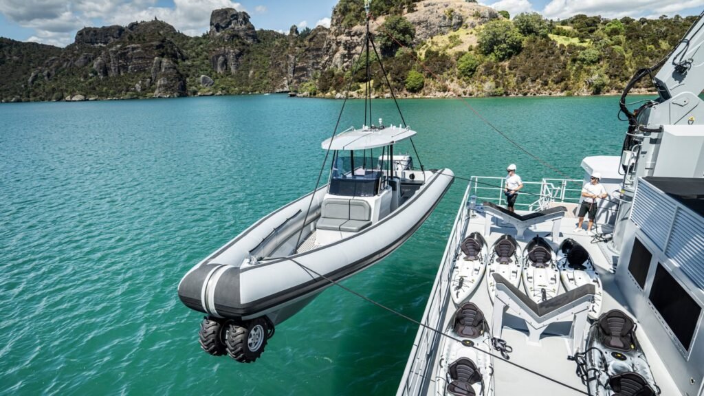 2B game fishing tender and water toys