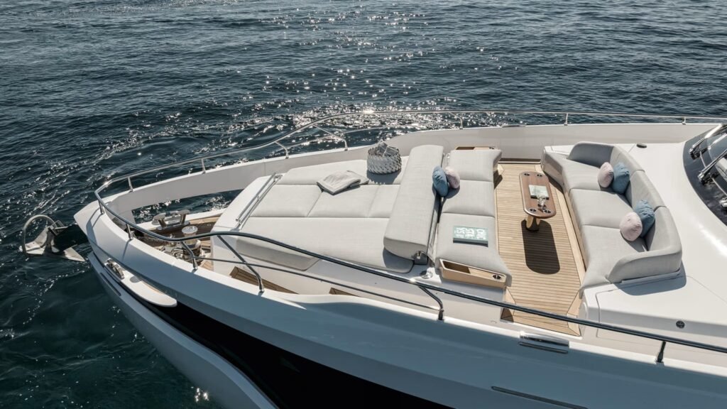 ALADDIN SANE Azimut yacht charter - Foredeck