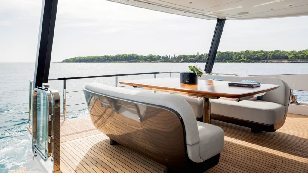 ALADDIN SANE Azimut yacht charter - Main Deck Aft
