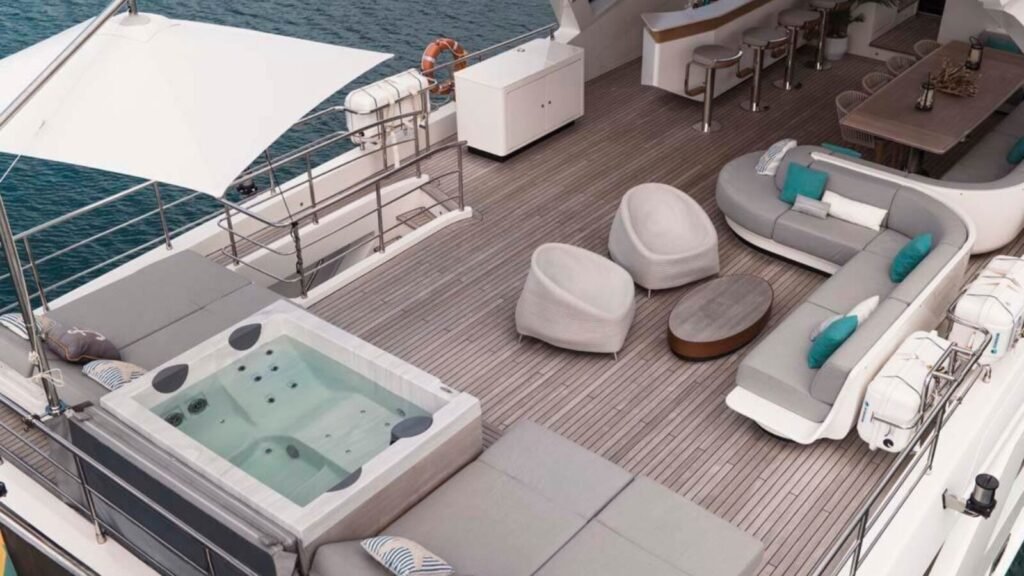 ALEGRIA sun deck with mini pool