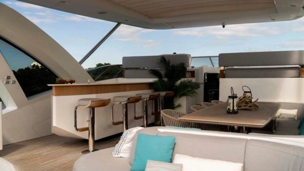 ALEGRIA upper lounge
