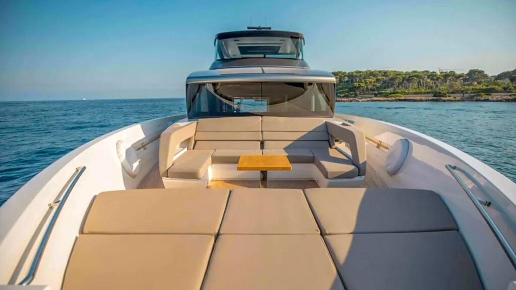ALLEGRIA foredeck seating