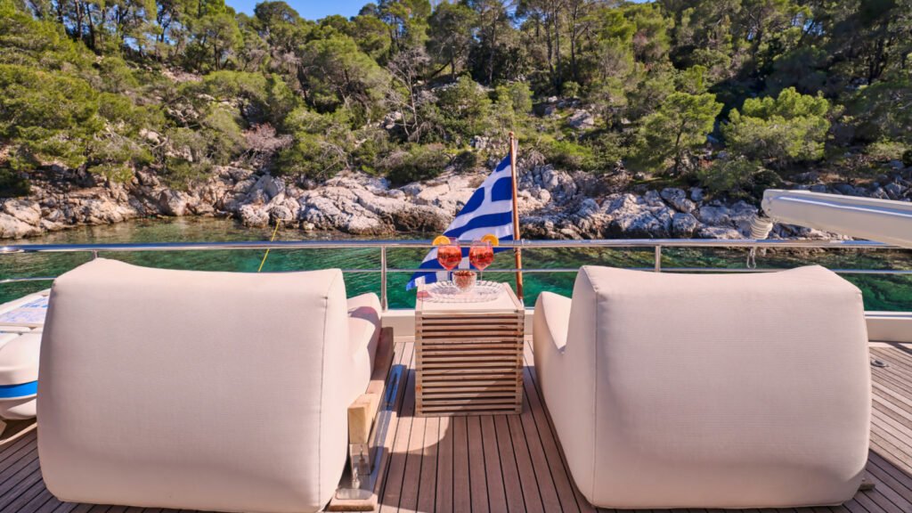 ANLIA aft deck lounge