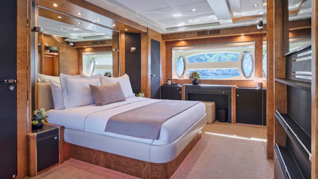 ANLIA full beam master cabin