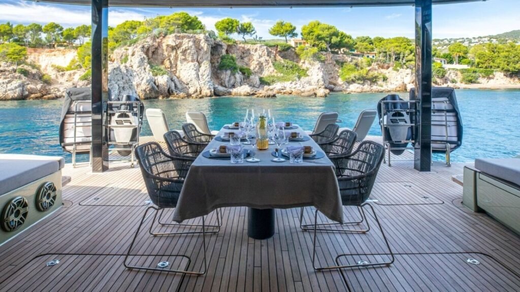 A-PLAN - Exterior Dining Area