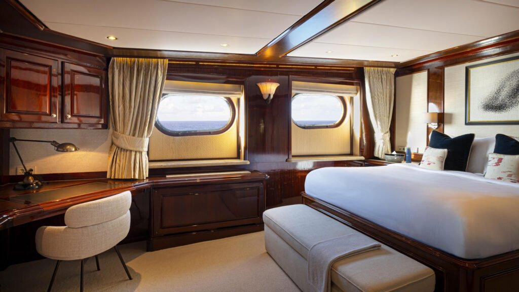 Aqua Lares yacht for charter