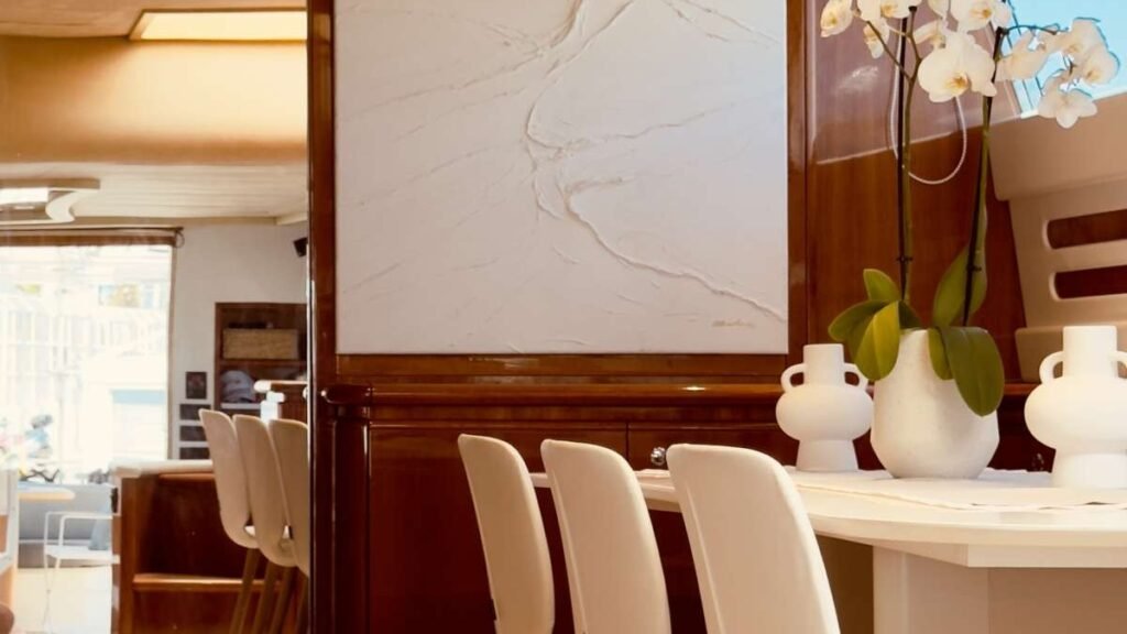 ARCELIA interior dining