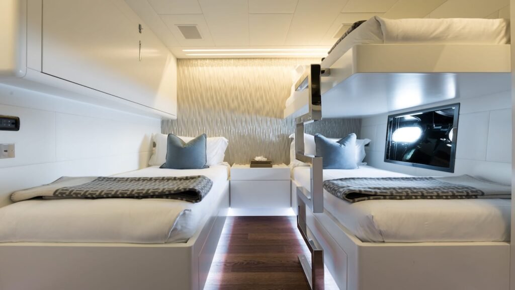 Beachouse yacht