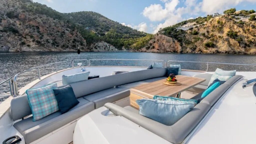 BEST OF ME - foredeck sun terrace