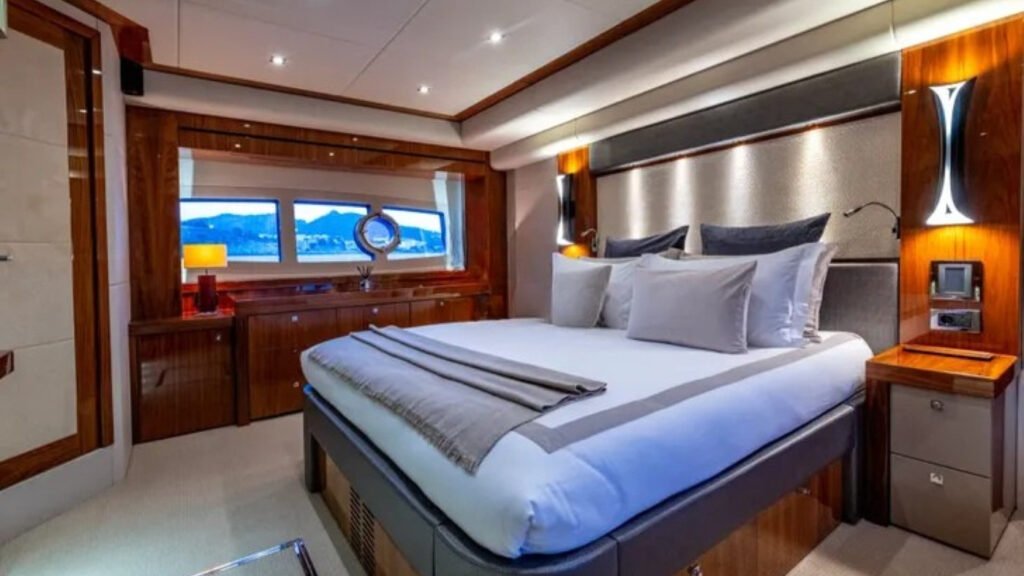 BEST OF ME - master stateroom