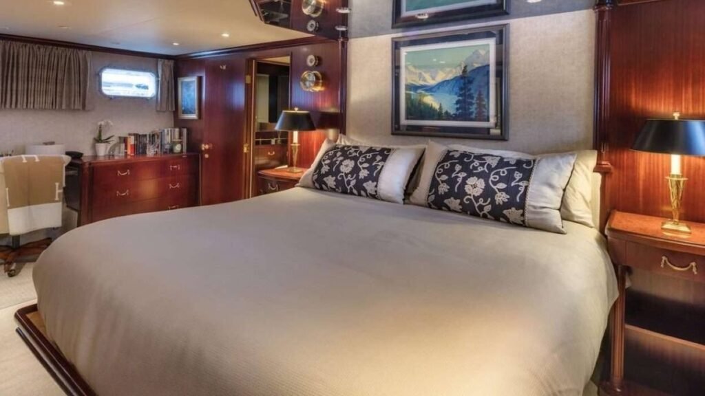 BLACKWOOD Master Stateroom