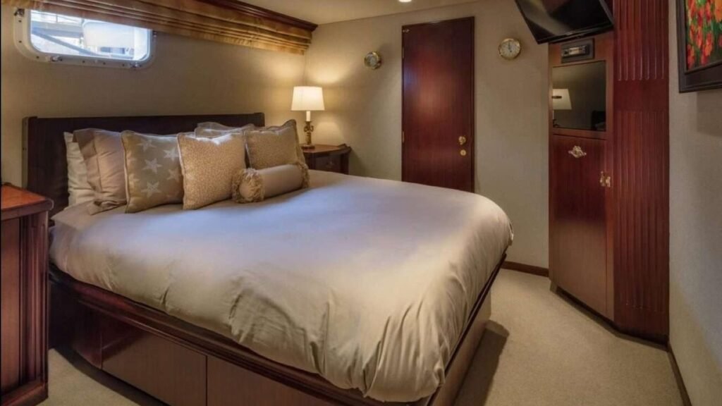 BLACKWOOD Guest Suite