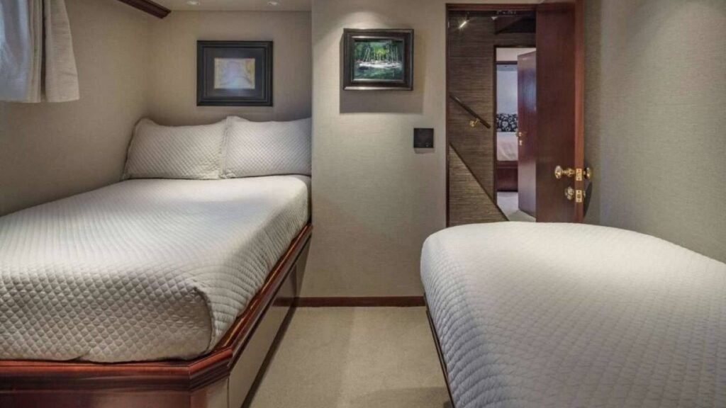 BLACKWOOD Cabin With Double Bed