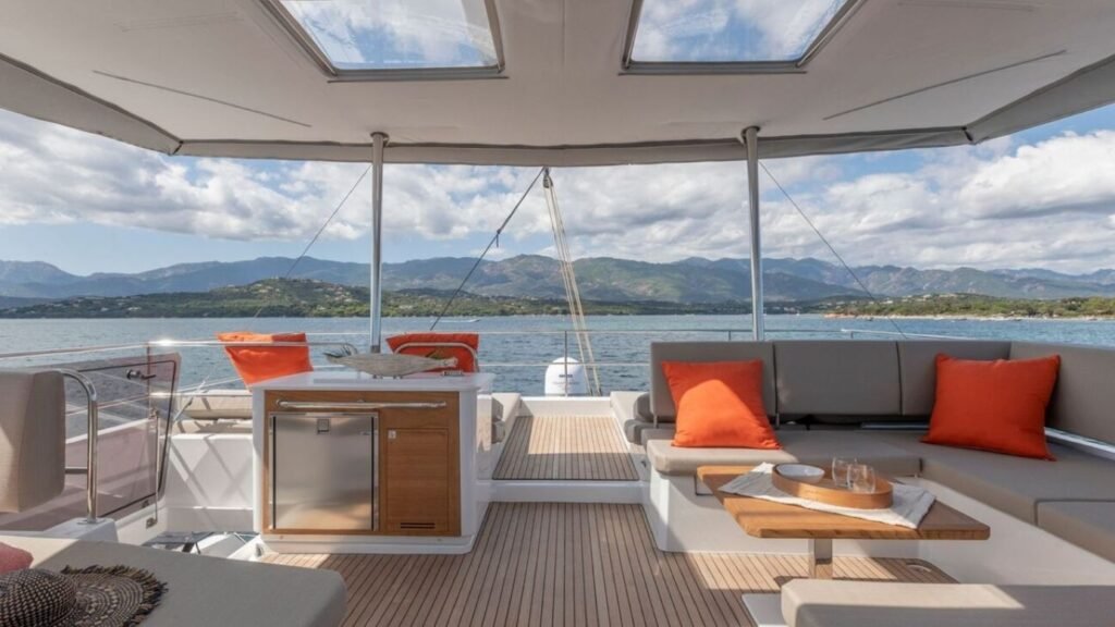 BLUESATION cockpit lounge