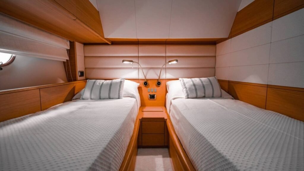 BLUEWAVE guest twin cabin