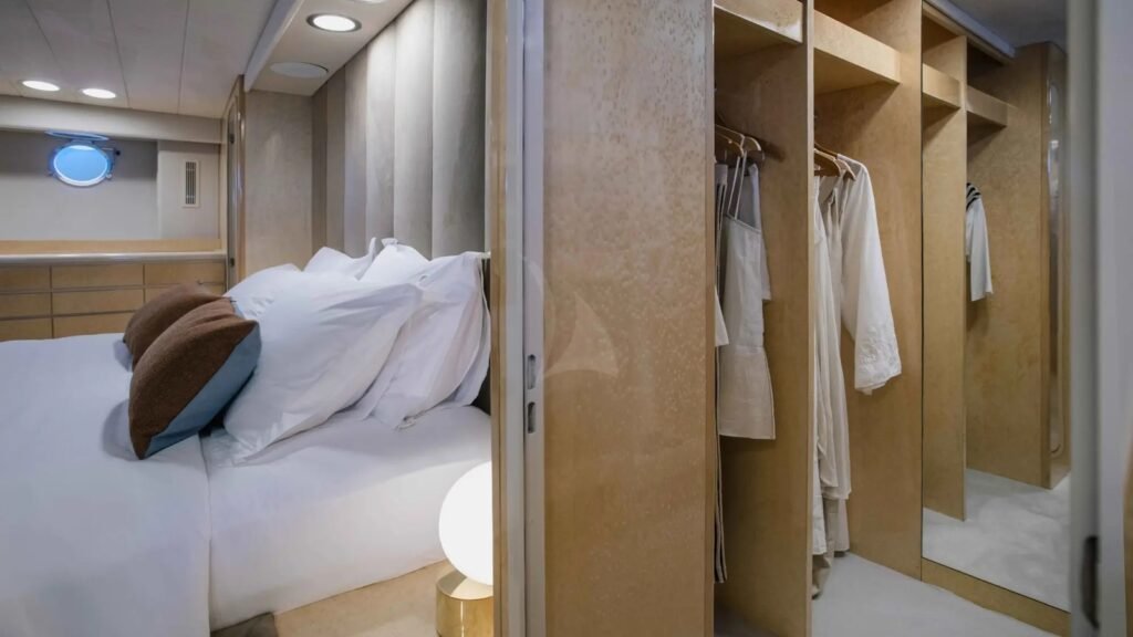 CARINO walk in wardrobe
