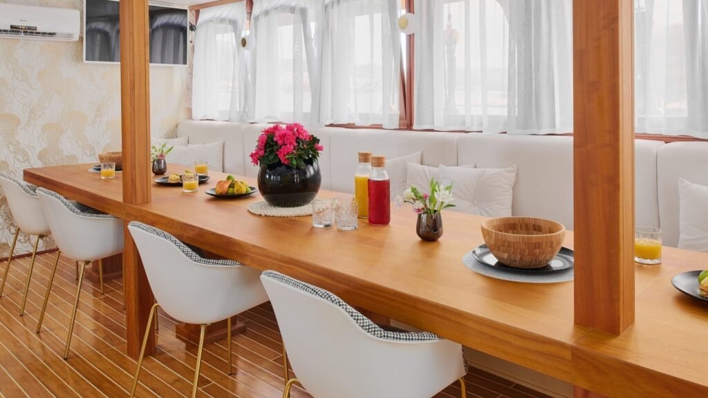 CATALEYA dining saloon