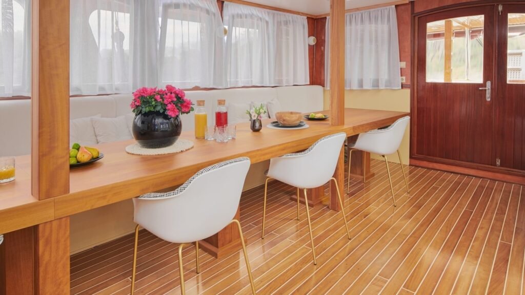 CATALEYA interior dining
