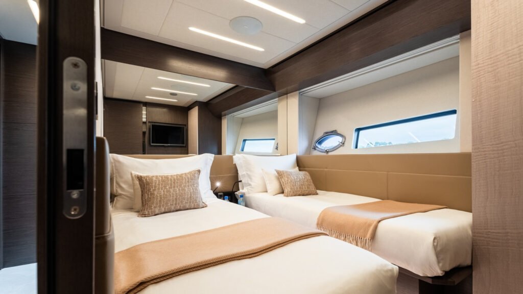 CHERRY guest twin cabin