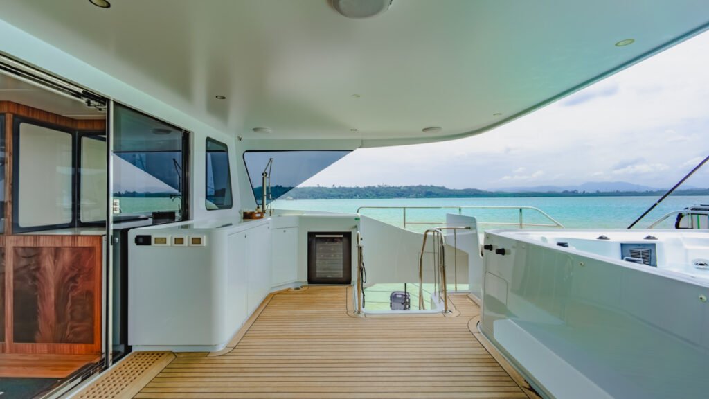 CRAZY LOVE flybridge