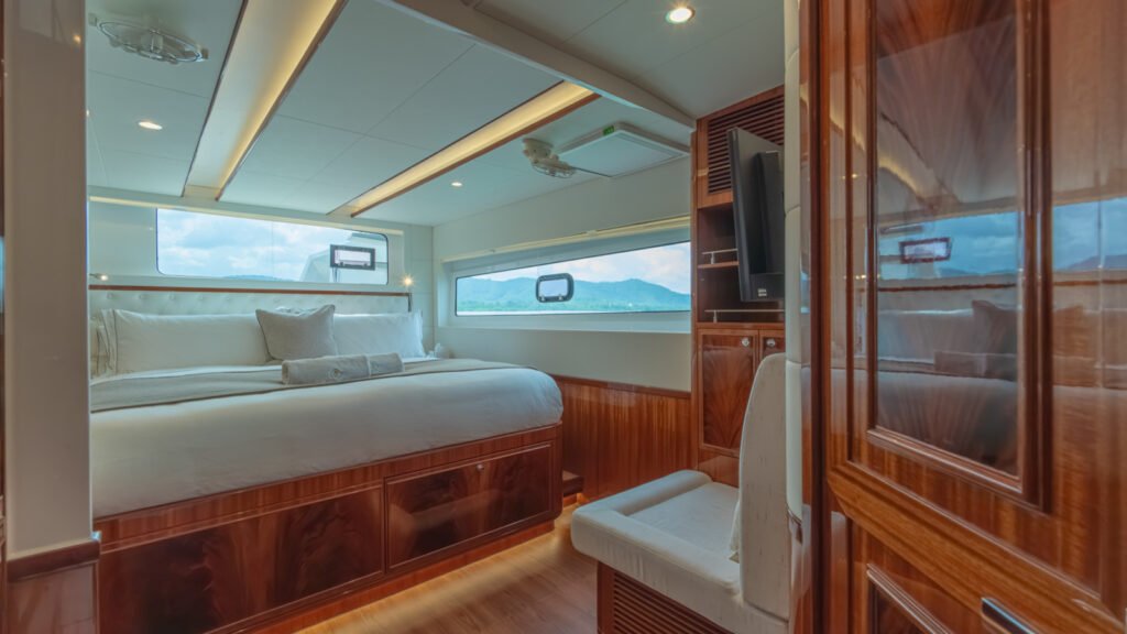 CRAZY LOVE double guest cabin