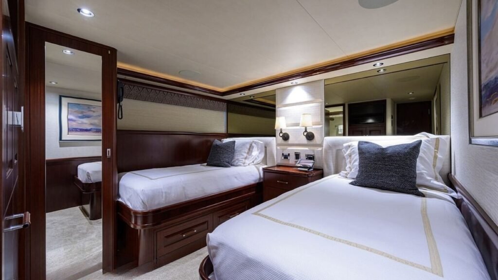 Cabin With Double Bed - DETERMINATION