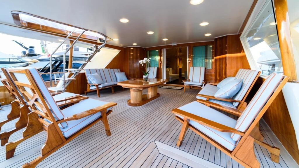 DISCO VOLANTE main deck aft