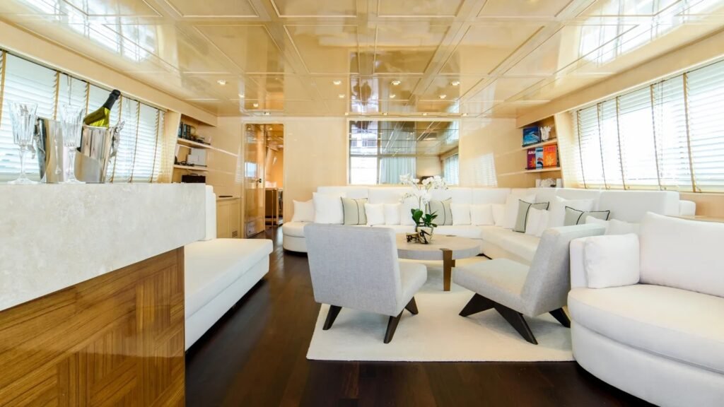 DISCO VOLANTE forward lounge