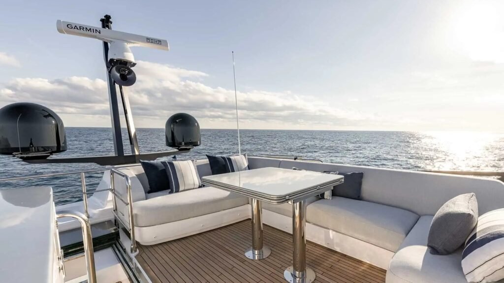 DIVINA Sun Deck Seating