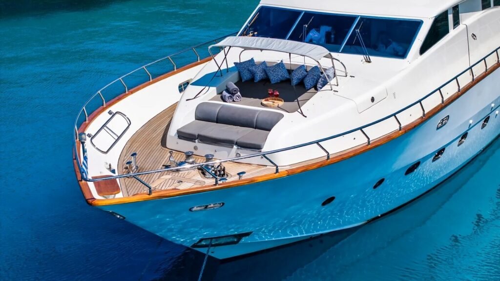 DREAM yacht