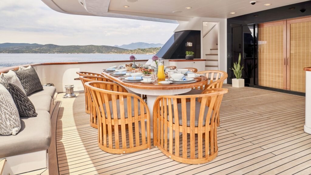 Element aft deck dining