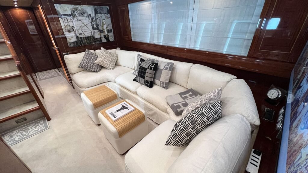ELTON II lower deck salon