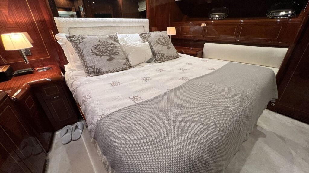 ELTON II master suite