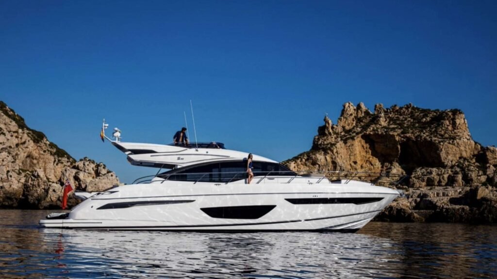 FAR & AWAY Princess yacht charter - Motor Yacht FAR & AWAY