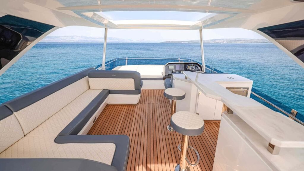 FG STAR flybridge sun deck