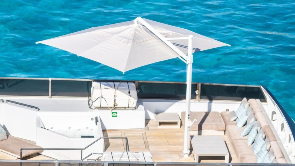 FONERS flybridge lounging
