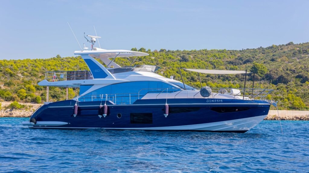 GENESIS Azimut 60 profile under way