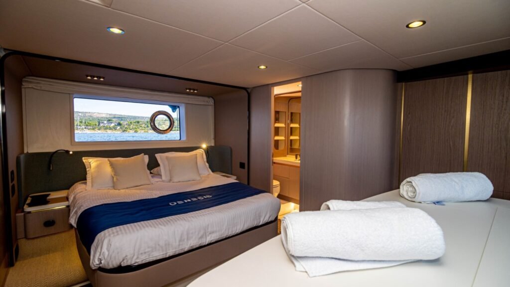 GENESIS master cabin