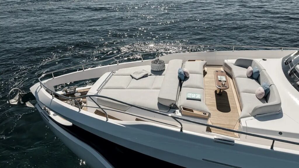 Foredeck Relaxation Area - GETAWAY