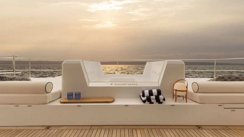 GIGI sun deck jacuzzi