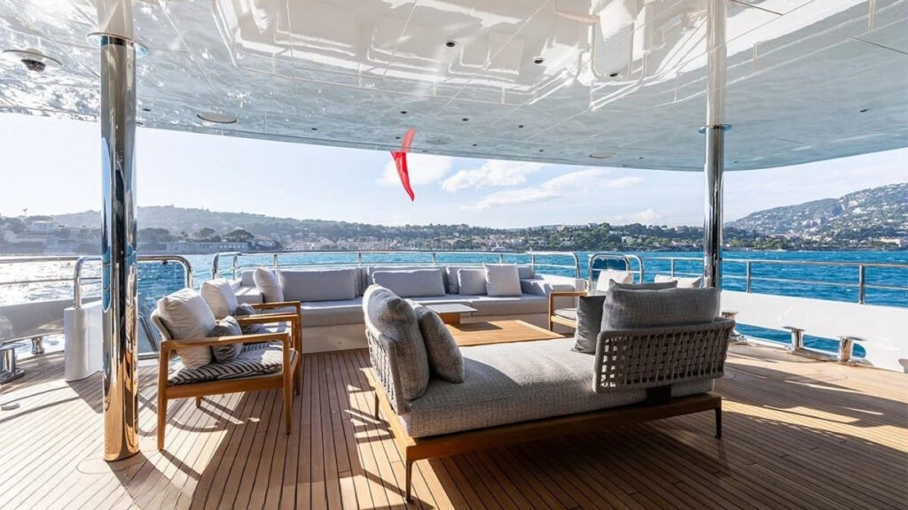 GIOIA - aft deck lounge