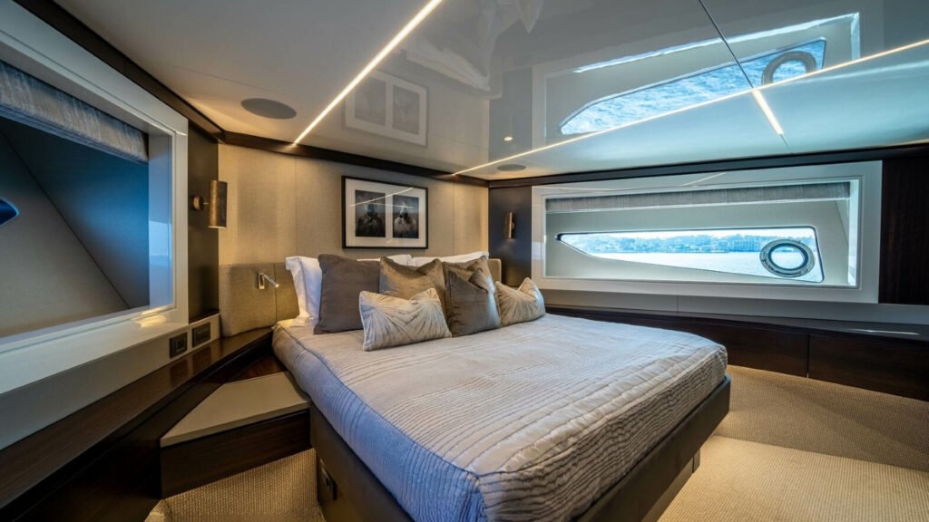GLASAX guest double cabin