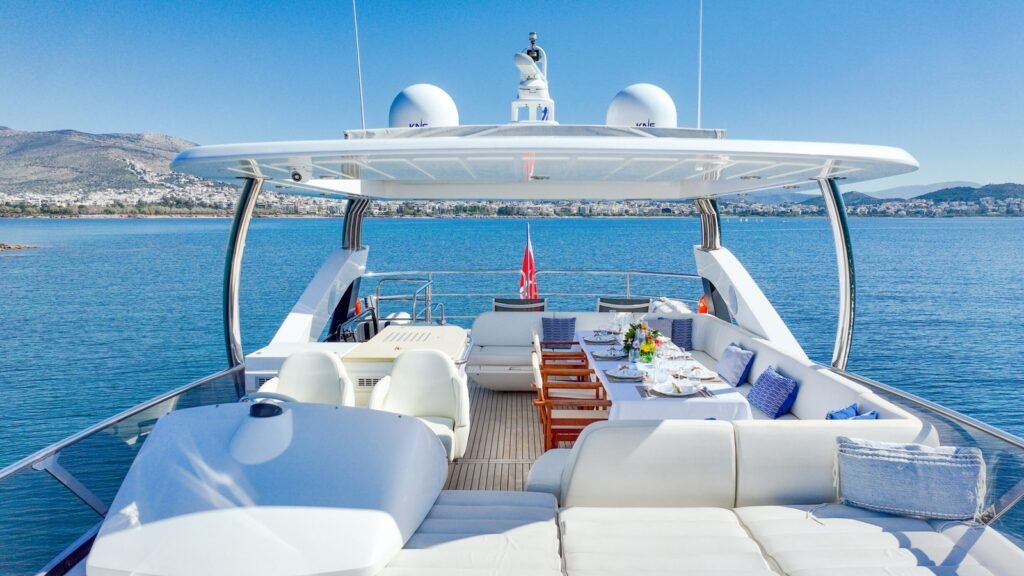 GRACE XI sun deck