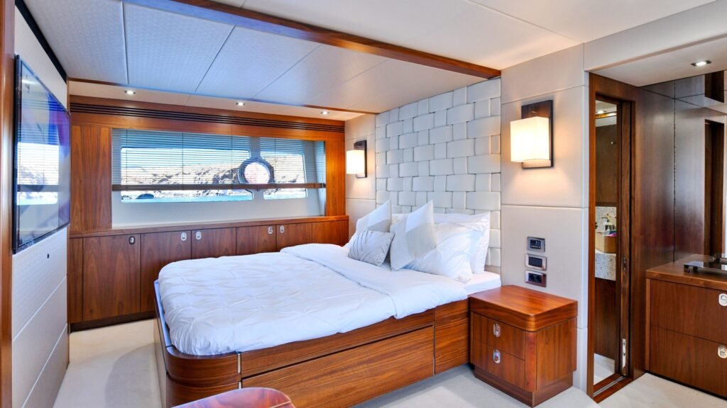 GRACE XI master suite