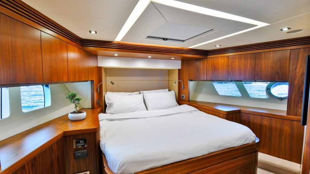 GRACE XI guest suite