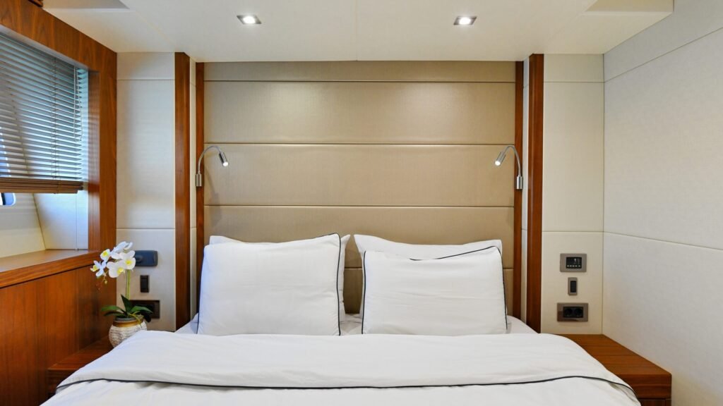 GRACE XI guest cabin