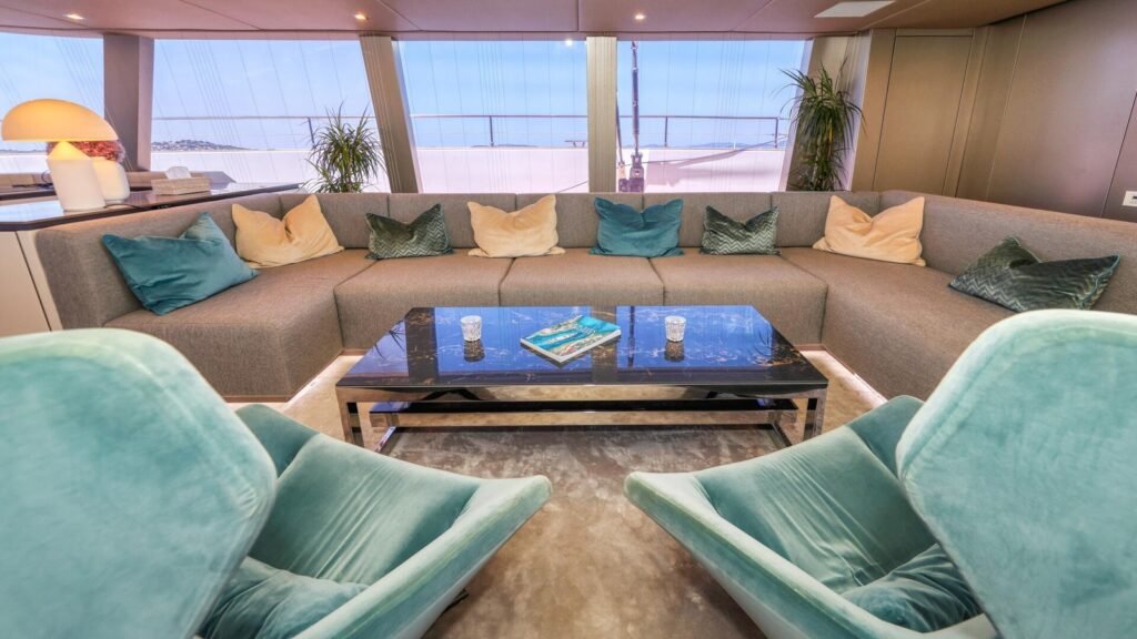 HONEYBIRD salon lounge